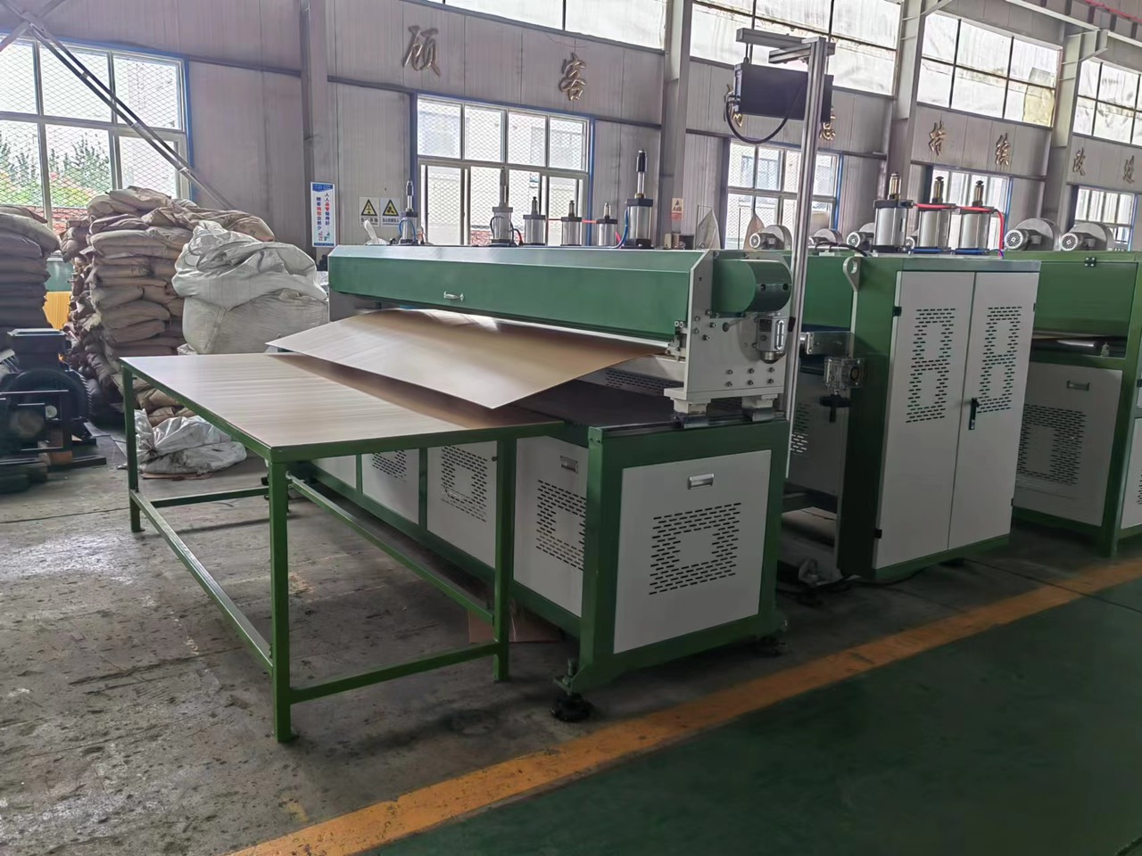 Quy Trình Sản Xuất Tấm Danpla: Từ Nguyên Liệu Thô Đến Thành Phẩm Chất Lượng Cao